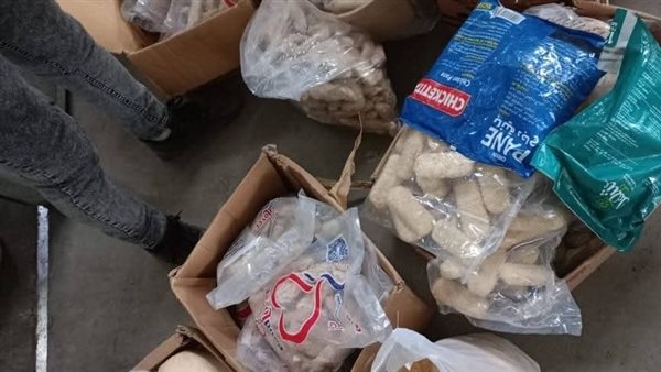 تفاصيل ضبط 2660 قطعة سلع فاسدة ومهربة بحملات تموينية بالغربية