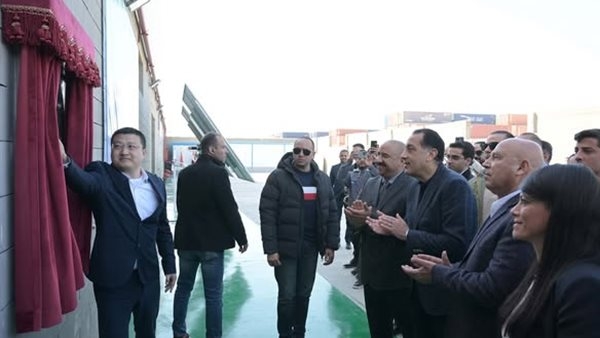 رئيس الوزراء يوجه بإنتاج المزيد من رقائق الخلايا الشمسية