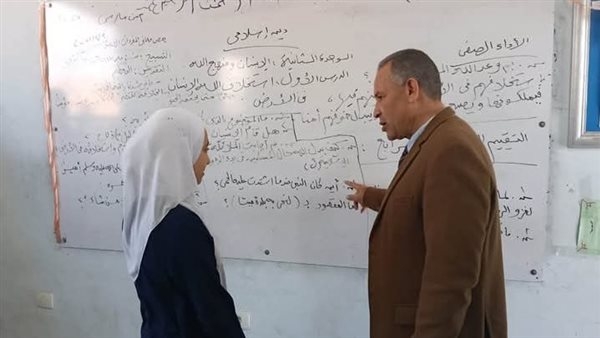 بالصور.. إحالة 7 معلمين للتحقيق وتكريم مديري 4 مدارس ومعلمين بأسيوط