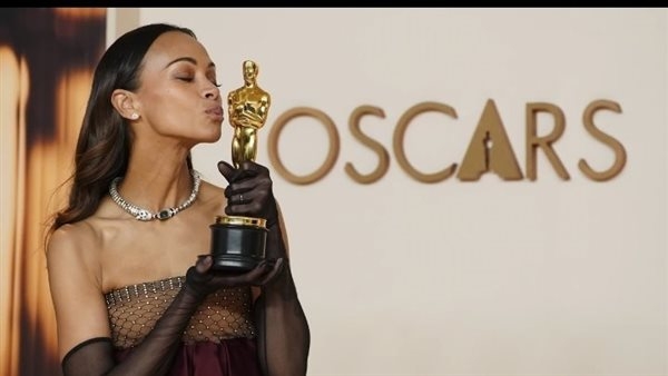 سالدانا تفوز بجائزة أوسكار كأفضل ممثلة مساعدة بفيلم "إميليا بيريز"