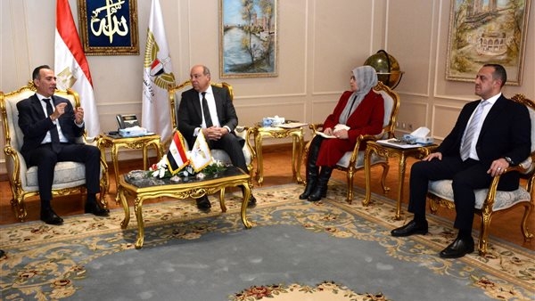 وزير الطيران يبحث مع شركة " سيتا " العالمية سبل التعاون المشترك فى مجال التحول الرقمي بالمطارات المصرية