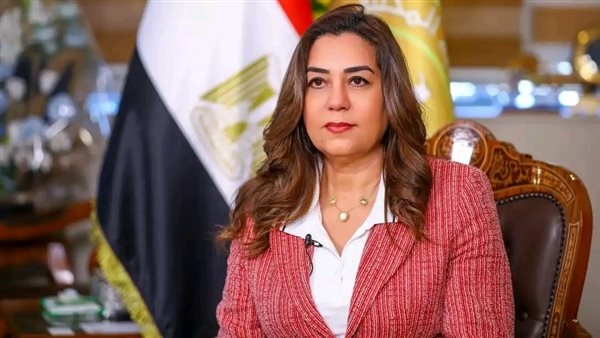 وزيرة التنمية المحلية تستعرض تقريرًا حول جهود الوزارة لتحقيق التنمية بشمال وجنوب سيناء
