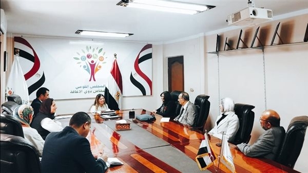 مشرفة القومي لذوي الإعاقة تبحث مع خبراء بالمجال سبل الاستفادة من خبراتهم