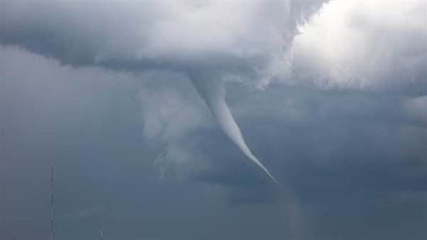 الجحيم في أمريكا.. أعاصير وفيضانات وعواصف ثلجية في أكثر من 17 ولاية