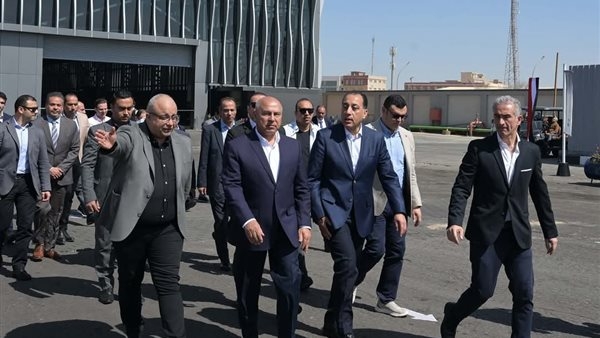 رئيس الوزراء يتفقد مصنع قنديل للصلب خلال جولته بالعاشر من رمضان