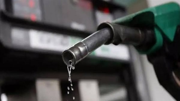 خبير اقتصادي يكشف تأثير رفع أسعار البنزين على الاستثمار