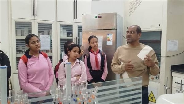 بالصور.. طلاب المدارس تجرى زيارة ميدانية لتفقد محطة مياه الشرب بالأقصر