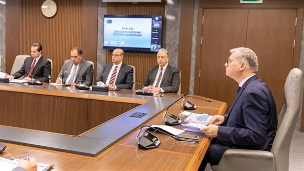 وزير البترول يشدد على أهمية تكثيف عمليات البحث والاستكشاف وزيادة الإنتاج