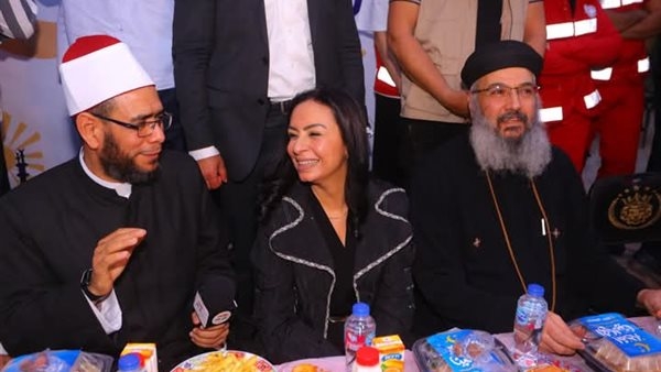 وزيرة التضامن تشارك "إفطار أهالينا" لسكان المناطق المطورة بديلة العشوائيات والفئات الأولى بالرعاية
