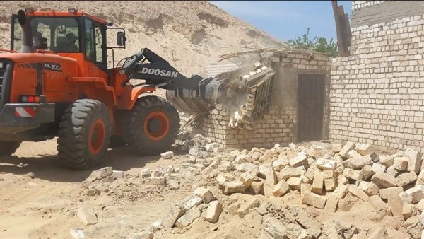 بالصور.. حملة موسعة لاستيراد أراضي أملاك الدولة بمركز الطود بالأقصر