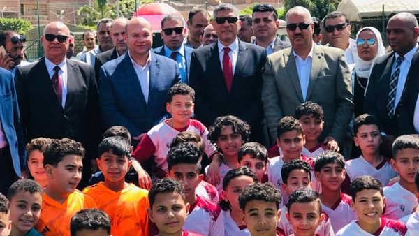 بالصور.. محافظ الجيزة يشهد تدشين مبادرة "معًا لفرحتهم" بمركز شباب الصف