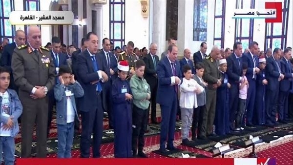 بحضور قيادات الدولة.. السيسي يؤدي صلاة عيد الفطر بمسجد المشير طنطاوي
