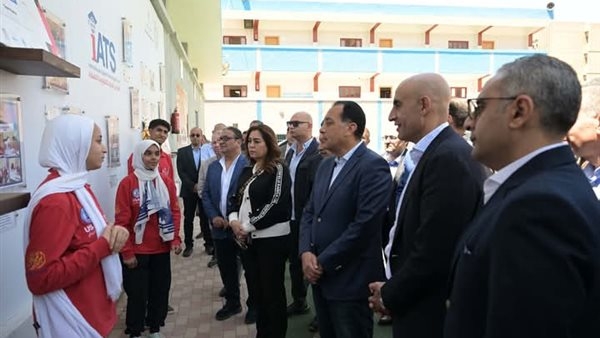 رئيس الوزراء يتفقد مدرسة أحمد ضيف الله الدولية للتكنولوجيا التطبيقية