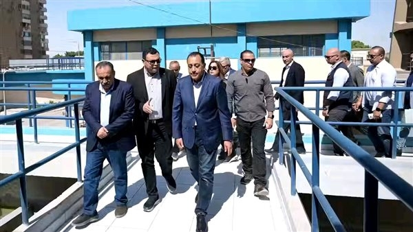 رئيس الوزراء يتفقد المعمل المركزي لمياه الشرب بالمحطة بأسيوط