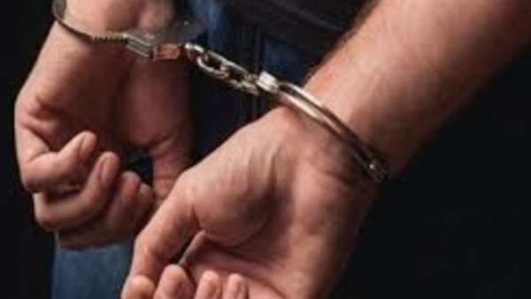 ضبط مسن تحرش بفتاة داخل ميني باص بالوايلي