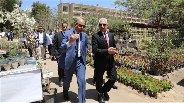 محافظ المنيا ورئيس الجامعة يفتتحان معرض الزهور كلية الزراعة «بهجة الربيع»
