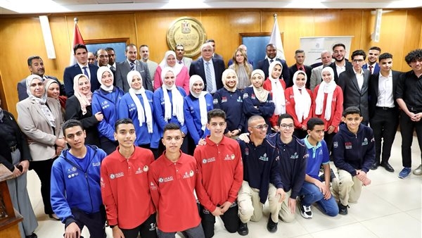 وزارة التربية والتعليم تكرم الطلاب المتميزين والمبدعين بمدارس التكنولوجيا التطبيقية لعام 2025