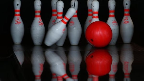 علماء يحددون سرّ الضربة المثالية في رياضة البولينج