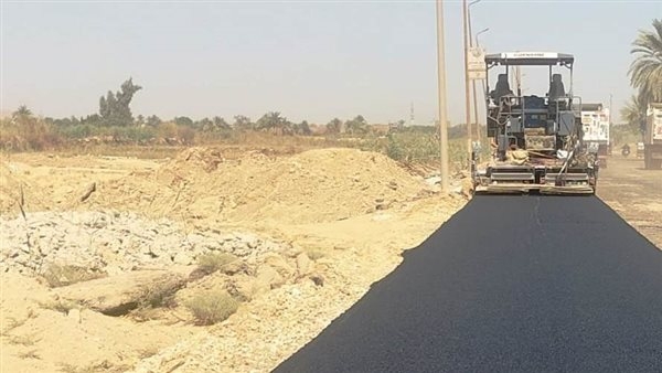 محافظ أسوان يتابع رصف طريق إدفو/ مرسى علم بتكلفة 85 مليون جنيه