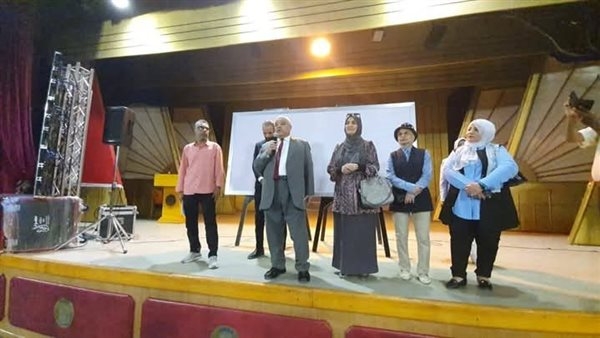 مدير تعليم الأقصر يعلن تبرع معلم بـ15 ألف جنيه ورحلة عمرة لأوائل الجمهورية