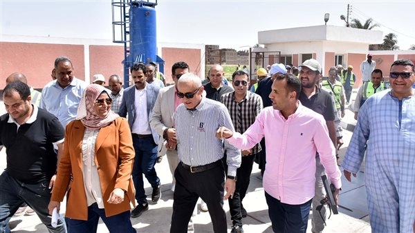 «محافظ الأقصر» يتفقد المشروعات الجارى تنفيذها بقري توماس والنمسا (صور)