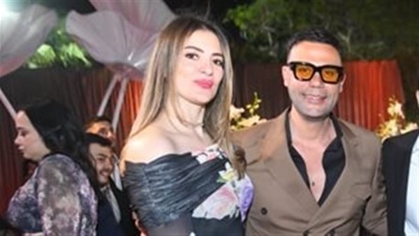 زوجة محمد إمام تظهر بإطلالة أنيقة في حفل زفاف ابنة عصام إمام (صور)