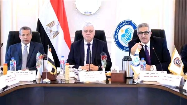 وزير التعليم العالي يوجه بزيادة الاهتمام بالطلاب ذوي الهمم ودعم مواهبهم وقدراتهم