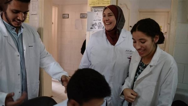 بالصور:طلاب "صيدلة المنيا" يطرقون الأبواب لنشر الوعي الصحي في القرى