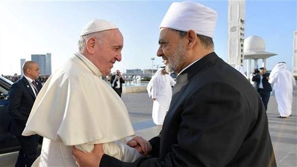 أيها العلمانيون أنتبهوا..شيخ الأزهر ليس أقل من بابا الفاتيكان!