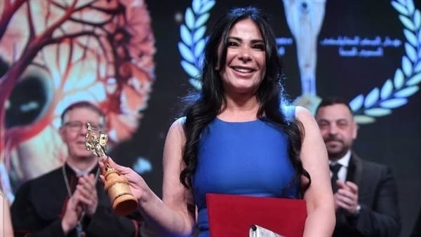 بعد حصولها على جائزة أفضل ممثلة.. منى زكي: "عندي حالة لا توصف من السعادة"