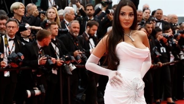 بإطلالة أنيقة.. نادين نسيب نجيم تخطف الأنظار في مهرجان كان السينمائى (صور)