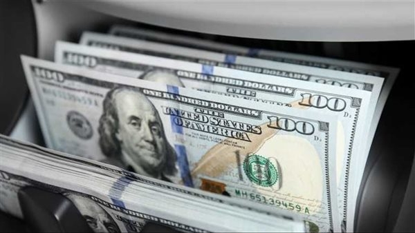 أزمة خطيرة تهدد سوق الصرف بسبب رفض البنوك «الدولار المختوم»