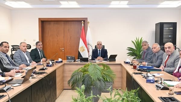 بالتفاصيل.. وزير الري يتابع إجراءات تحسين منظومة إدارة وتوزيع المياه