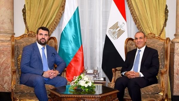 وزير الخارجية والهجرة يستقبل نظيره البلغاري