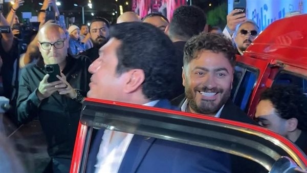 تامر حسني وأبطال فيلم ريستارت يحضرون العرض الخاص بسيارة "تمناية".. صور