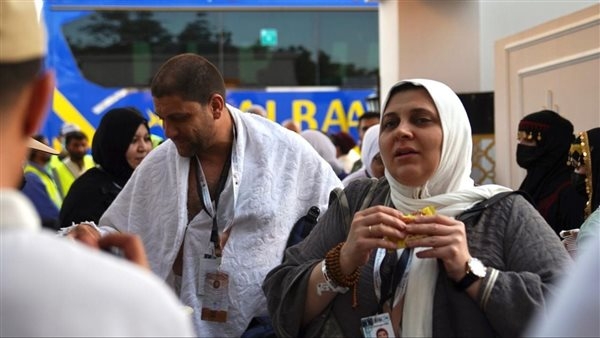 توافد حجاج السياحة "5 نجوم" إلى مشعر منى استعدادًا للتصعيد إلى عرفات
