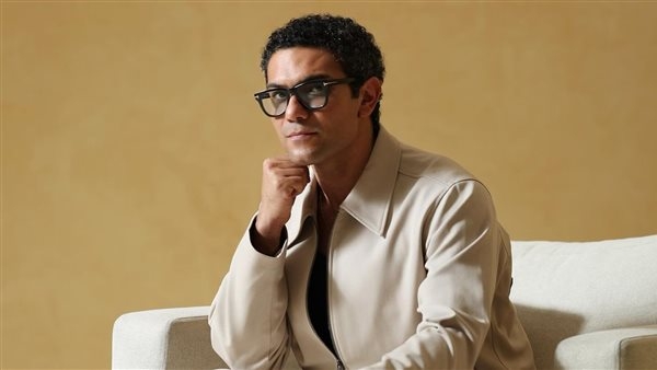 تفاصيل شخصية آسر ياسين في مسلسل "عسل أحمر".. قاتل غامض يخفي أسرار مظلمة