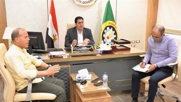 نائب محافظ الدقهلية يترأس اجتماعًا تنسيقيًا لاستكمال أعمال إنارة طريق رافد جمصة
