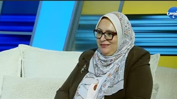 «يحتاج إلى صبر وطبطبة».. «متخصصة» تكشف عن طرق التعامل مع مريض «ألزهايمر»