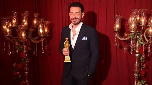 بعد فوزه بجائزة نجم العام.. أحمد زاهر يوجه الشكر لصناع مسلسل سيد الناس