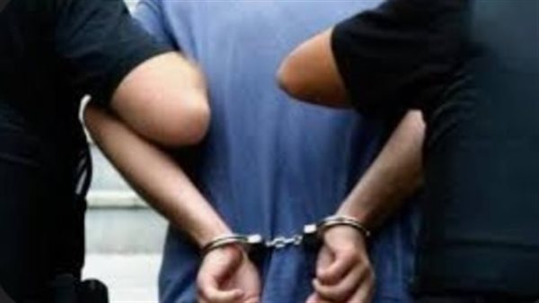 تفاصيل ضبط لصين سرقا خزينة من داخل شقة بالخلفية
