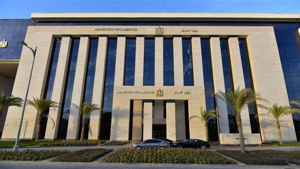 براتب 1800 درهم.. «العمل» تعلن عن وظائف للحدادين والنجارين في الإمارات