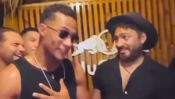 محمد رمضان يقلد الكينج مع تامر حسني في الساحل الشمالي