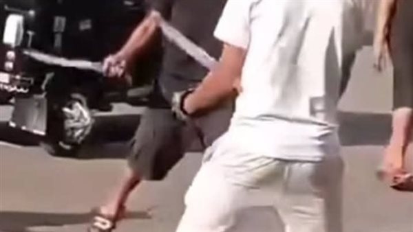 مقطع فيديو يقود الأمن لكشف ملابسات مشاجرة بين سائقي" التوك توك" بالجيزة