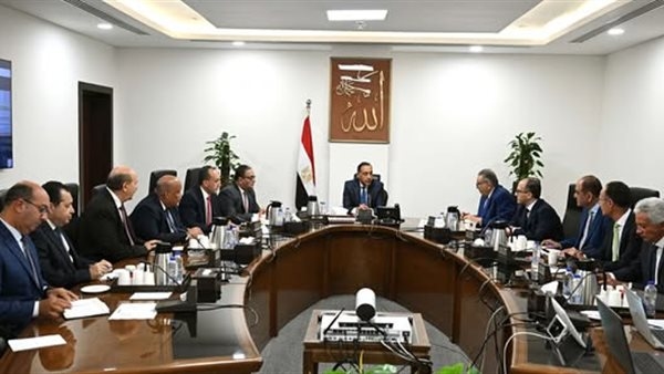 رئيس الوزراء يعلن تجاوز الأزمة الاقتصادية
