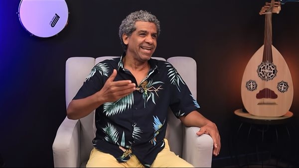 لأول مرة.. محمد بشير يكشف عن كوبليه محذوف من أغنية 'بتميل' بفيلم أنت عمري