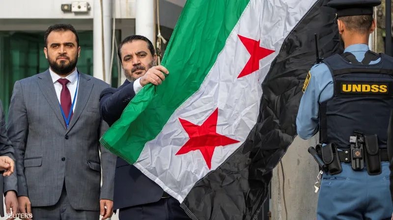 سوريا ترفع علمها الجديد أمام الأمم المتحدة