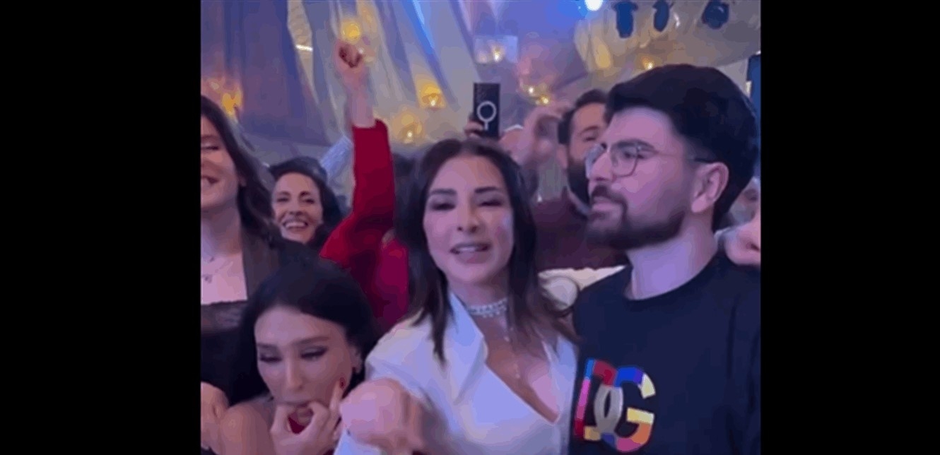 ماغي بوغصن ترقص مع إبنها