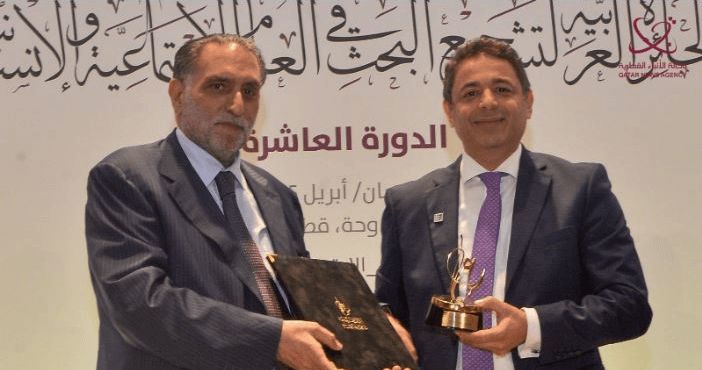 فوز الدكتور نديم منصوري بجائزة 'تشجيع البحث في العلوم' من المركز العربي للابحاث في قطر