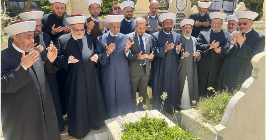 دريان زار ضريح المفتي حسن خالد: على الوعد والعهد والأمانة للوطن